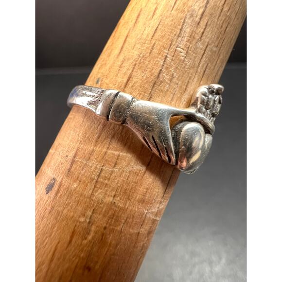 Vintage claddagh sterling silver ring size 6 - Picture 7 of 15